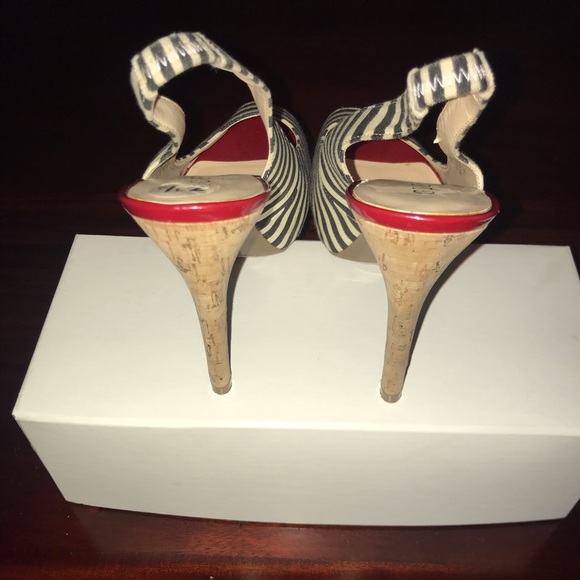 Guess Sling Back Heels - Picture 4 of 6